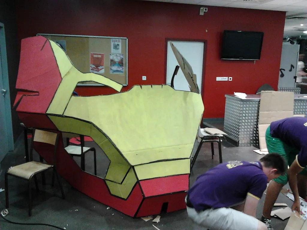 Cutting cardboard pieces