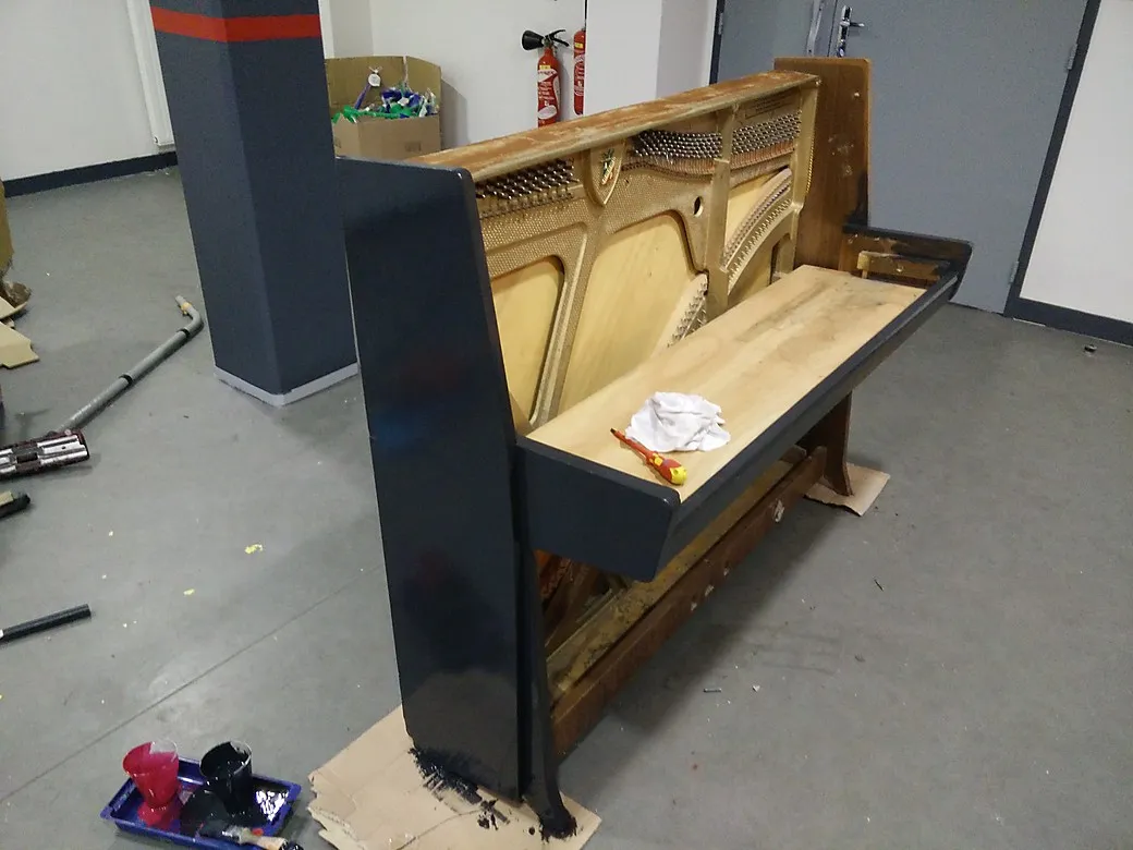 Empty piano body